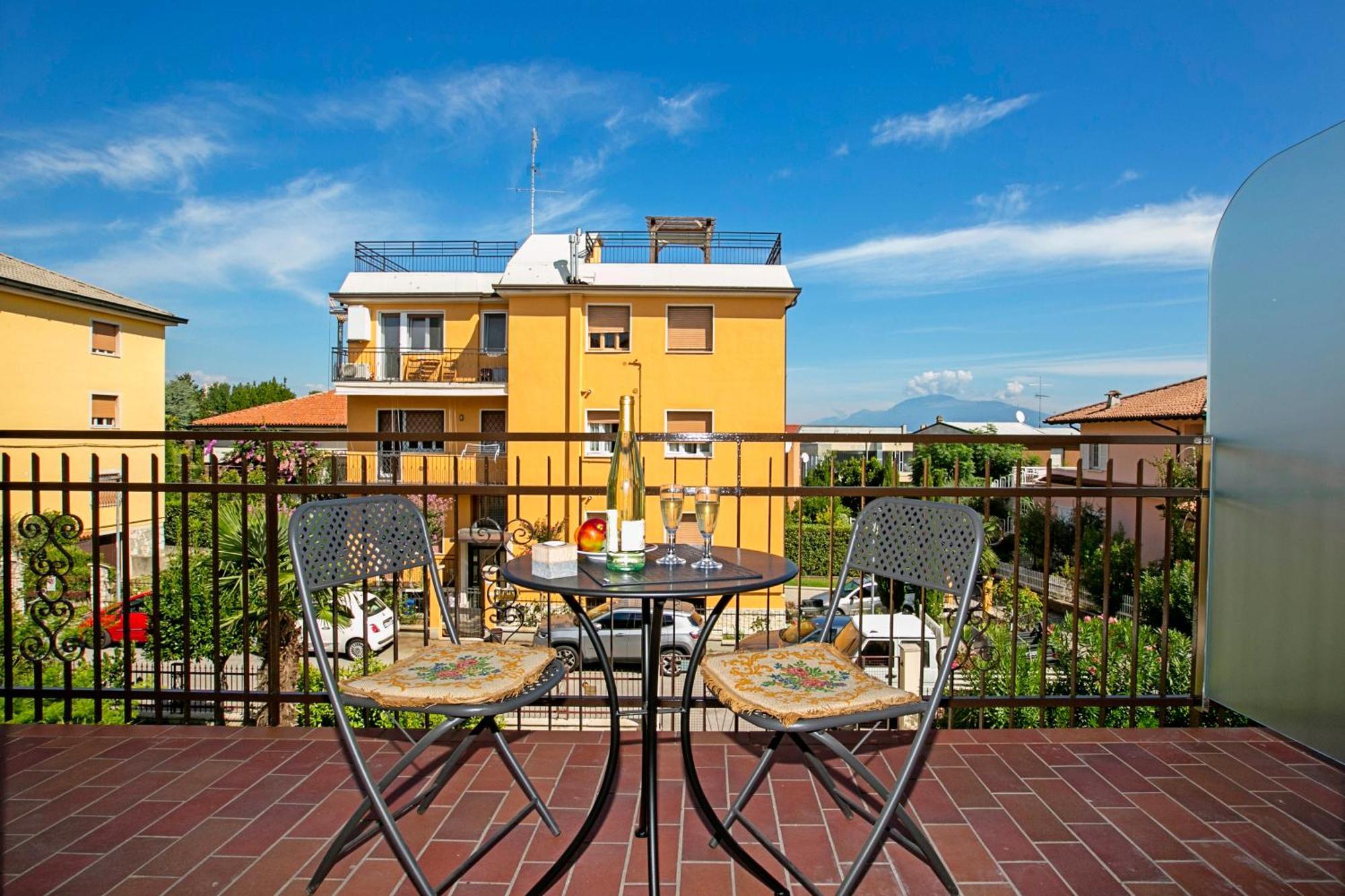 Villa Mimosa - Appartamento 2 - Happy Rentals Desenzano del Garda Ngoại thất bức ảnh