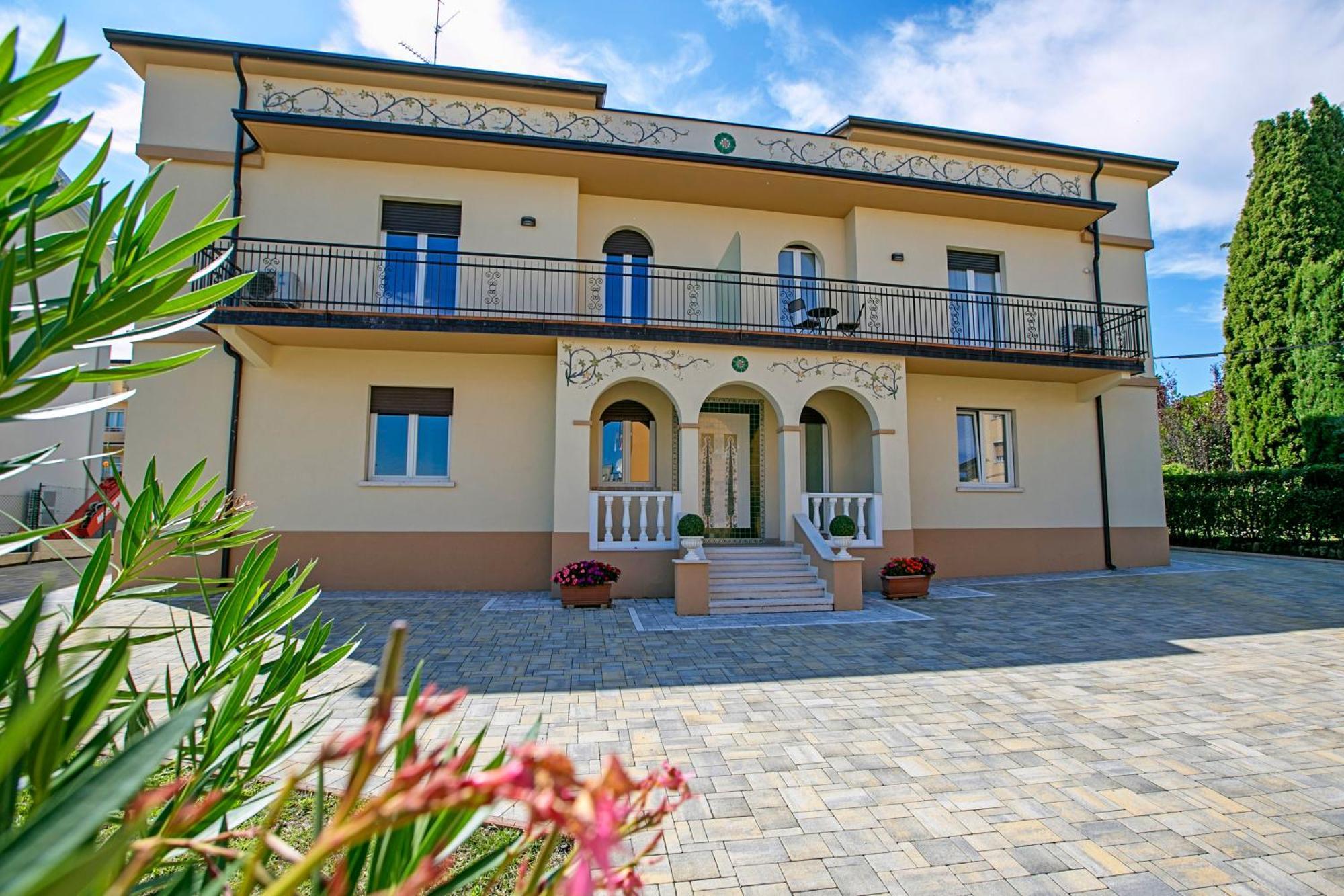 Villa Mimosa - Appartamento 2 - Happy Rentals Desenzano del Garda Ngoại thất bức ảnh