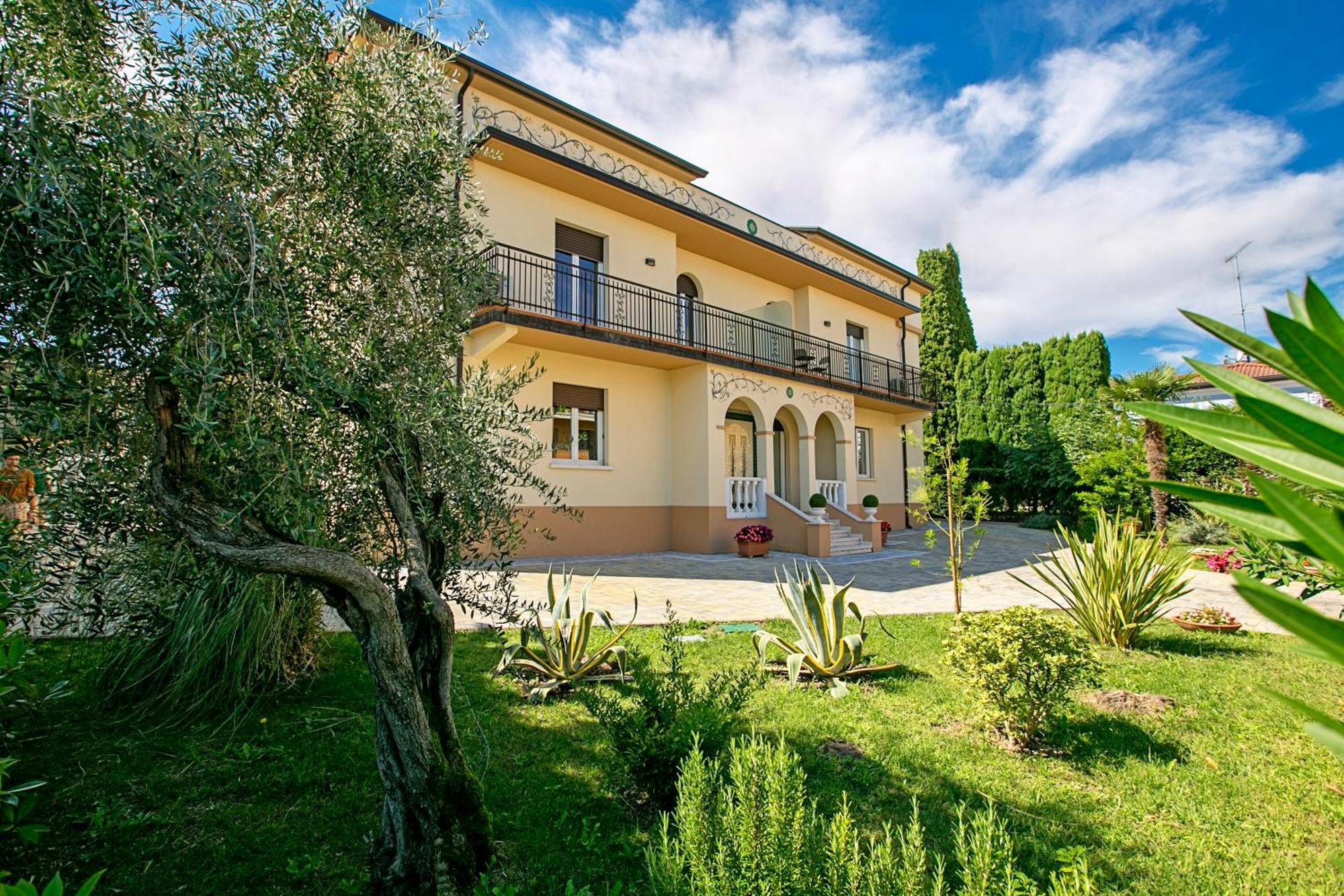 Villa Mimosa - Appartamento 2 - Happy Rentals Desenzano del Garda Ngoại thất bức ảnh