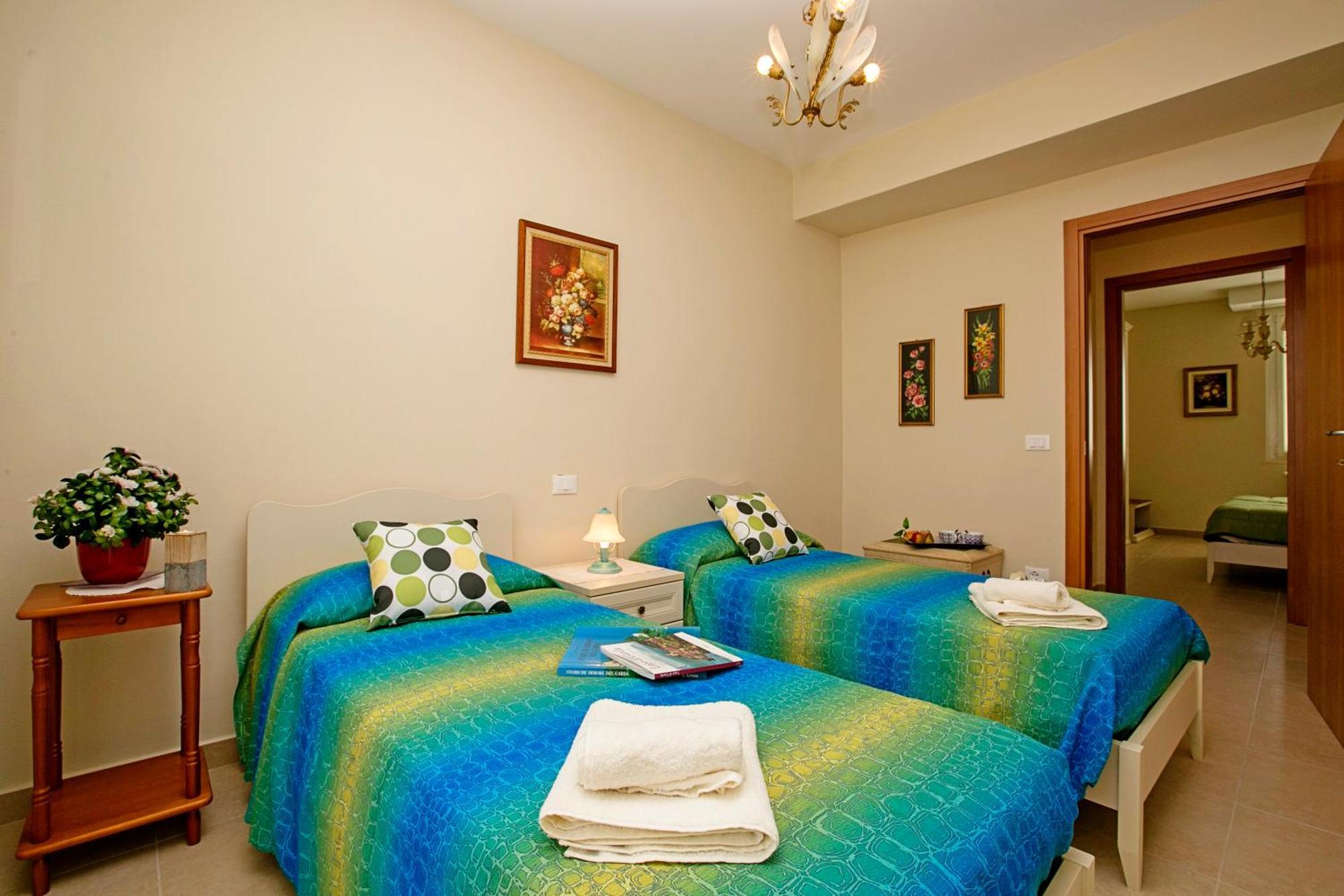 Villa Mimosa - Appartamento 2 - Happy Rentals Desenzano del Garda Ngoại thất bức ảnh