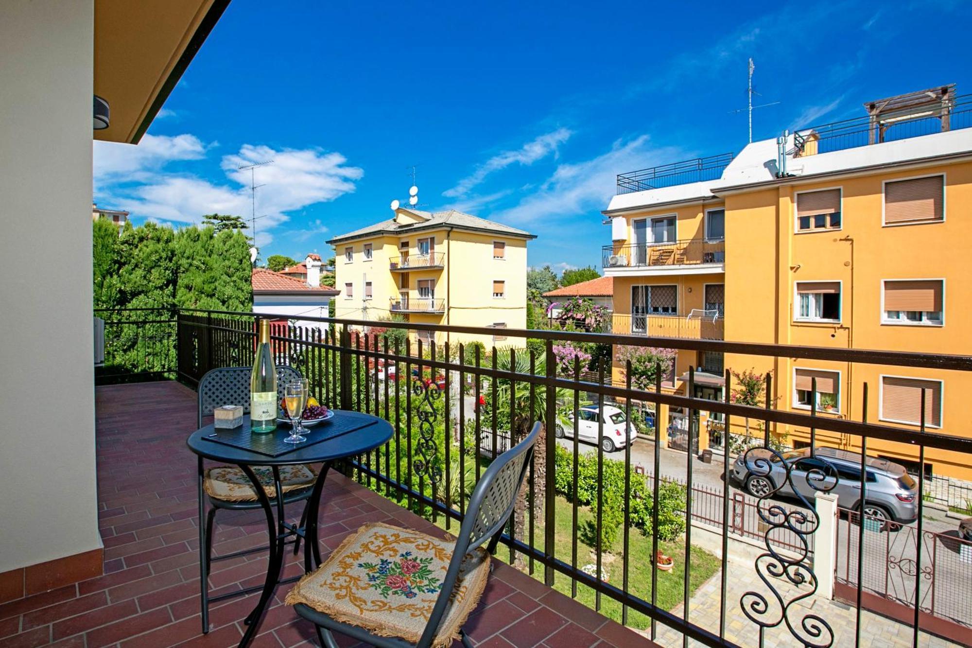 Villa Mimosa - Appartamento 2 - Happy Rentals Desenzano del Garda Ngoại thất bức ảnh
